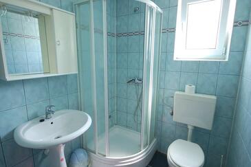 Apartments with balcony Njivice, Kvarner