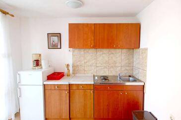 Apartments with balcony Njivice, Kvarner