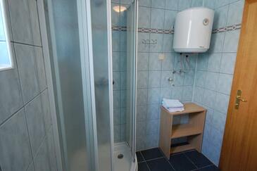 Apartments with balcony Njivice, Kvarner