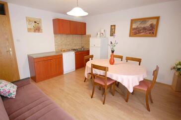 Apartments with balcony Njivice, Kvarner