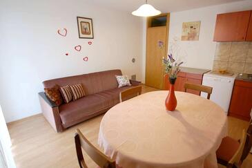 Apartments with balcony Njivice, Kvarner