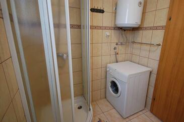 Apartments with balcony Njivice, Kvarner