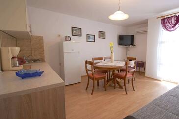 Apartments with balcony Njivice, Kvarner