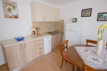 Apartmani s parkingom Njivice, Krk - 21773