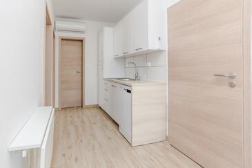 Apartments with parking space Vir - 21782