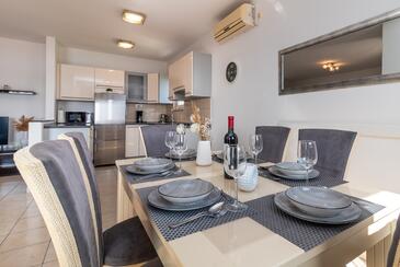 Apartment with terrace Trogir, Central Dalmatia