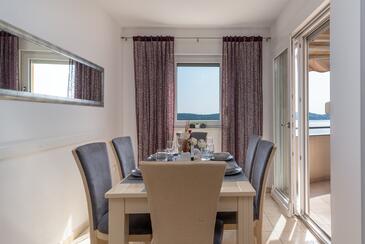 Apartment with terrace Trogir, Central Dalmatia