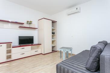 Brela, Sala de estar en alojamiento de tipo apartment, aire acondicionado disponible y WiFi.