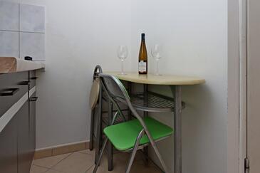 Lopar, Esszimmer in folgender Unterkunftsart studio-apartment, WiFi.