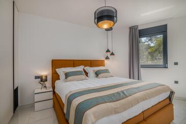 Ferienwohnungen mit Pool für Familien Njivice, Krk - 21811