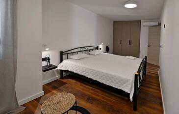 Apartmanok parkolóhellyel Slatine, Ciovo - 21826