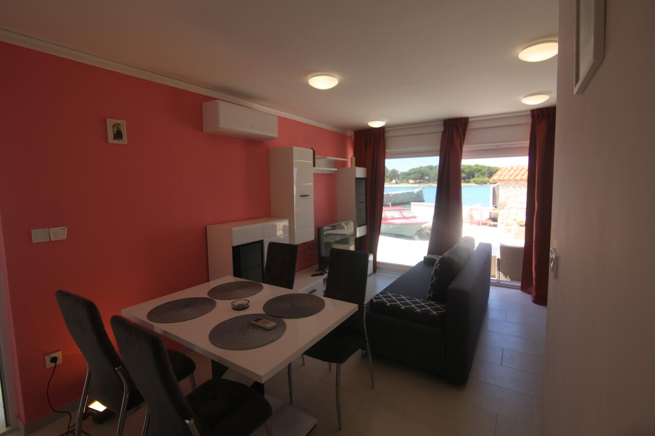 Appartamenti accanto al mare Betina, Morter - Murter - 21840
