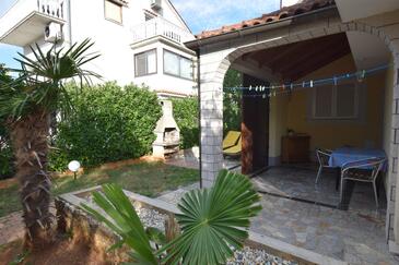 Apartmaji s parkingom Njivice, Krk - 21846