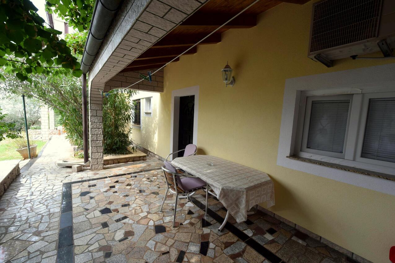 Apartments with parking space Njivice, Krk - 21846