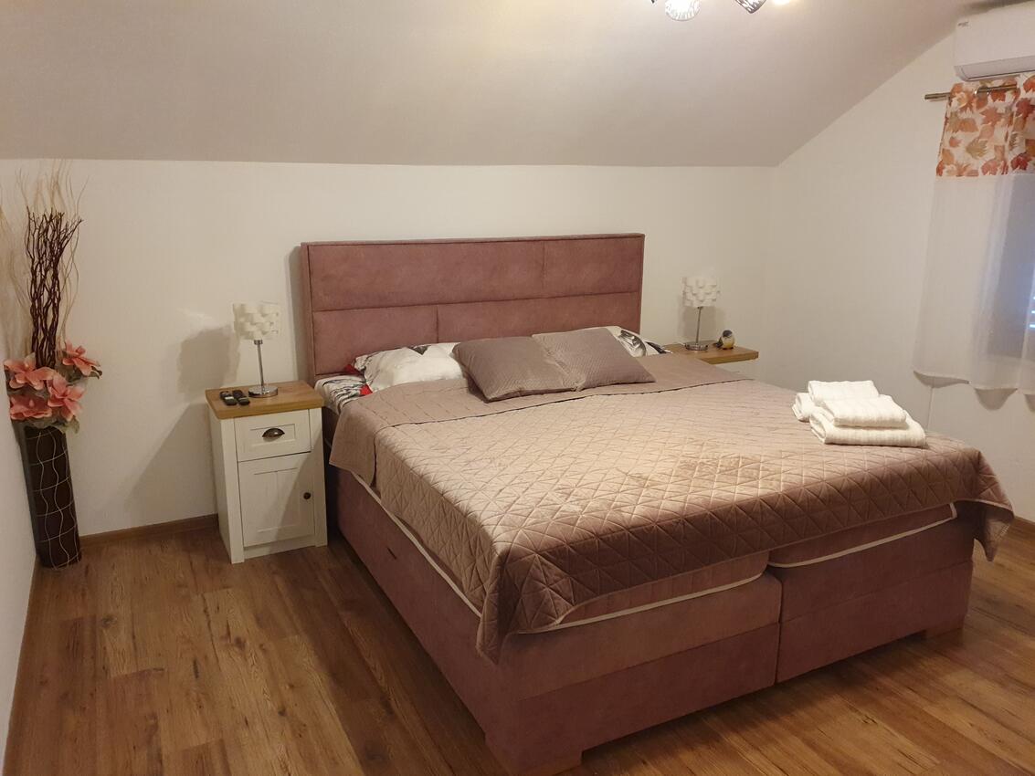 Apartmány s parkovištěm Knin, Dalmatské Záhoří - Zagora - 21851