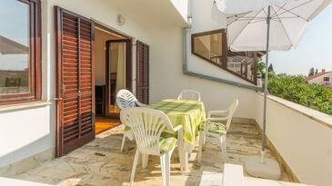 Trojizbový apartmán Njivice, Krk (A-21857-a(