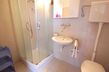 Apartments with terrace Njivice, Kvarner