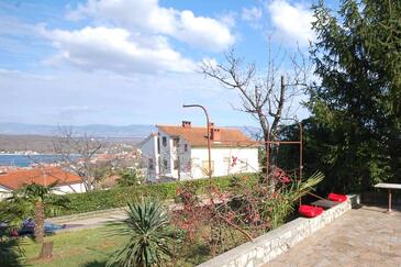 Apartments with terrace Njivice, Kvarner