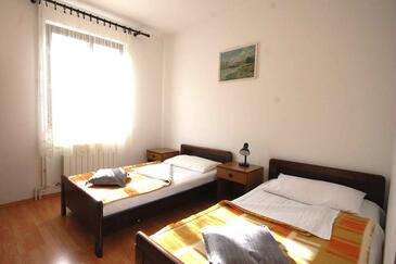 Apartments with terrace Njivice, Kvarner