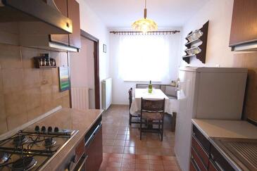 Apartments with terrace Njivice, Kvarner