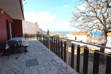 Apartments with terrace Njivice, Kvarner