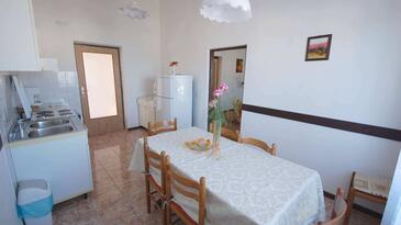 Apartamentos con parking Njivice, Krk - 21859