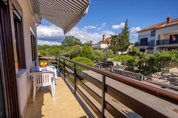 Апартаменти з паркуванням Нівіце - Njivice, Крк - Krk - 21861