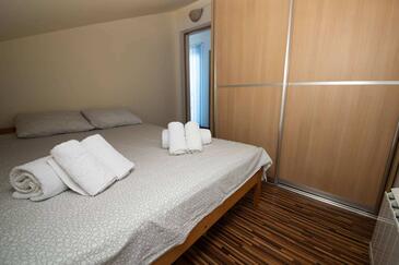 Appartamenti con piscina per famiglie Gnivizze - Njivice, Veglia - Krk - 21862