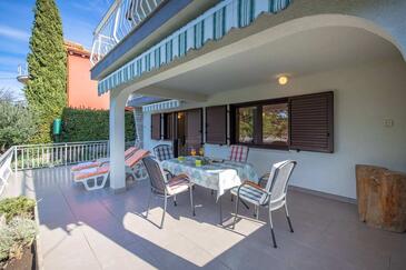 Apartments with terrace Njivice, Kvarner