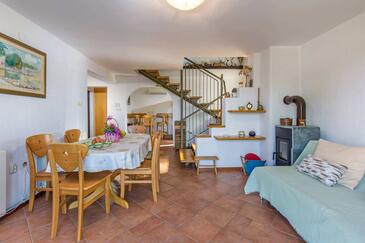 Apartments with terrace Njivice, Kvarner