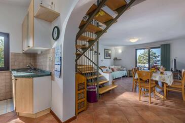 Apartments with terrace Njivice, Kvarner