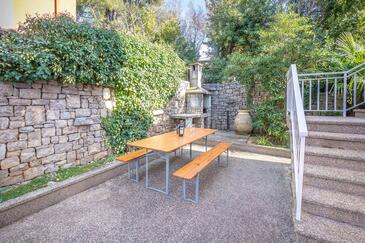 Apartments with terrace Njivice, Kvarner