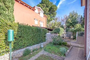 Apartments with terrace Njivice, Kvarner