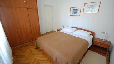 Apartments by the sea Njivice, Krk - 21870