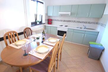 Apartmani s parkingom Njivice, Krk - 21871