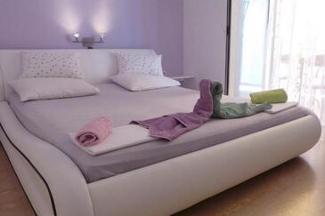 Leiligheter med parkering Hvar - 21877