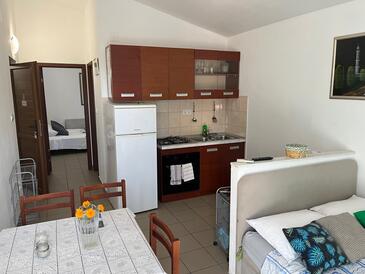 Ferienwohnungen mit Parkplatz Nemira, Omis - 21891