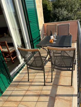 Apartments with parking space Nemira, Omiš - 21891