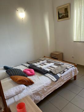 Apartments with parking space Nemira, Omiš - 21891