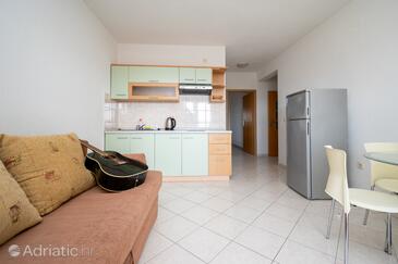 Apartmanok családok részére medencével Ljubac, Zadar - 21937