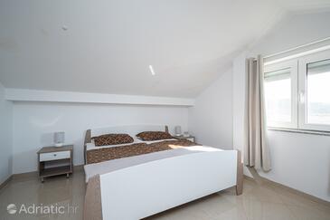 Apartmani s bazenom pogodni za obitelji s djecom Ljubač, Zadar - 21937