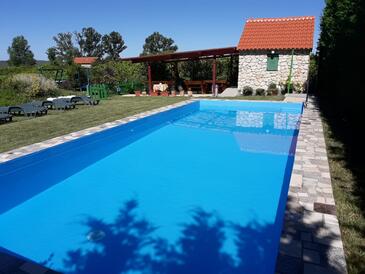 Apartmaji z bazenom za družine z otroci Ljubač, Zadar - 21937 Adriatic.hr