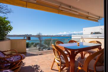 Namestitev Hrvaška - apartmaji, hiše in sobe Apartmaji ob morju Omišalj, Krk - 21946 Adriatic.hr