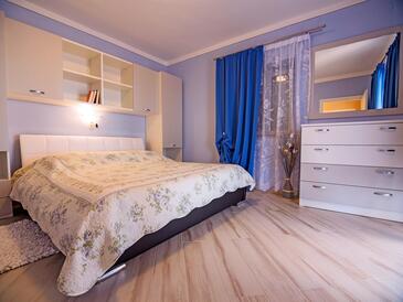 Apartmanok családok részére medencével Banjol, Rab - 21952