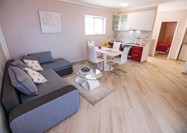 Апартаменти для сім'ї з басейном Баньол - Banjol, Раб - Rab - 21952