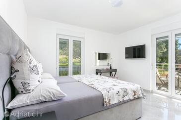 Lejligheder med pool egnet til familier med børn Okrug Gornji, Ciovo - 21968