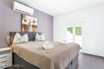 Lejligheder med pool egnet til familier med børn Okrug Gornji, Ciovo - 21968