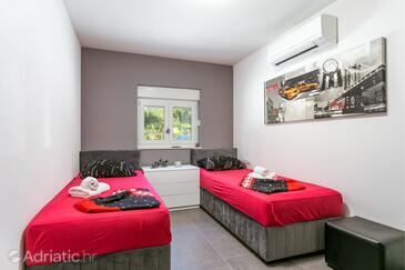 Lejligheder med pool egnet til familier med børn Okrug Gornji, Ciovo - 21968