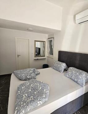 Apartmanok családok részére medencével Okrug Gornji, Ciovo - 21969