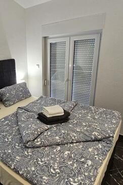 Apartmanok családok részére medencével Okrug Gornji, Ciovo - 21969